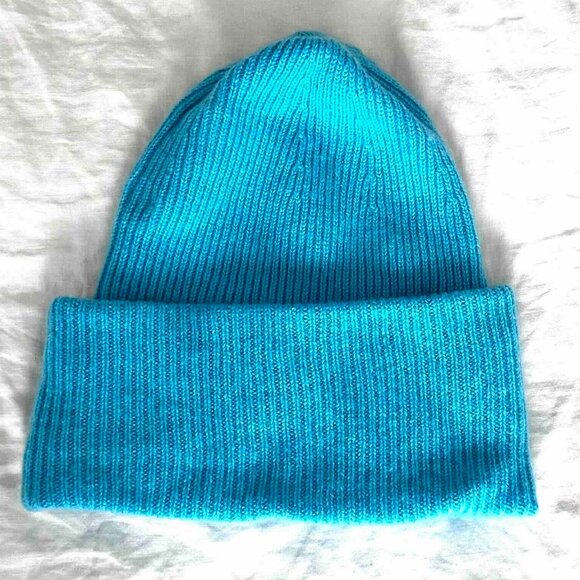 Lisa Yang, The Stockholm Beanie, 100% Cashmere, Turquoise, EUC - Picture 2 of 4